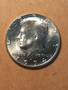 1974 D KENNEDY HALF DOLLAR - Picture 1 of 2