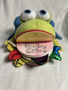 Libro infantil Monday the Bullfrog A Huggable Puppet Concept Book días de la semana - Imagen 1 de 6