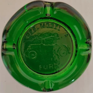 Cenicero de vidrio verde esmeralda redondo 4,5 pulgadas de diámetro 4 ranuras 1928 modelo A Ford - Imagen 1 de 6