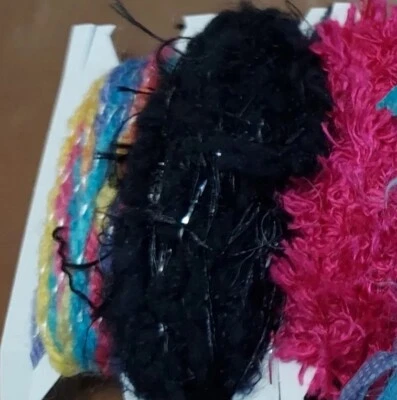 20 FIBRAS Y ADORNOS DIVERTIDOS DE LUJO 60 yardas en total buena variedad tarjetas de álbumes de recortes manualidades  Foto 1 de 4