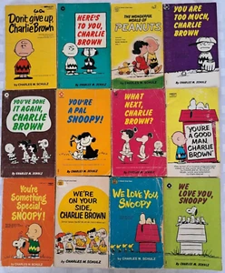 12 Peanuts Charlie Brown & Snoopy Comic Strip Books - 1960's & 1970's - Picture 1 of 4