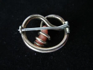 ANTIQUE VICTORIAN 1900’S GOLD FILLED NATURAL MEDITERRANEAN SEA CORAL KNOT BROOCH - Picture 1 of 7