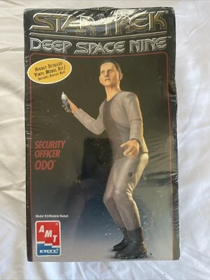 Star Trek Deep Space Nine Security Officer Odo Vinyl Model Kit. - Image 1 of 4