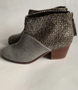 Tom's Damen Booties Stiefeletten Blockabsatz Reißverschluss hinten Quaste Gr. 9W grau/braun - Bild 1 von 10