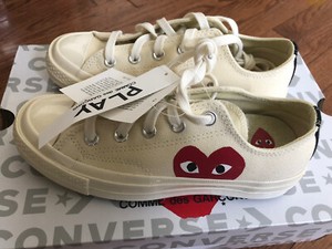 Converse con corazón: Vuelven estos famosos tenis en blanco y negro