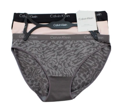 Bikini CALVIN KLEIN talla M 3 pares bikinis multicolores cómodos para mujer precio de venta sugerido por el fabricante $33 Foto 1 de 4