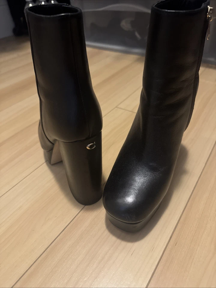 Botas de plataforma de cuero suave mantecoso COACH con tacones gruesos negras talla 7 Foto 1 de 4