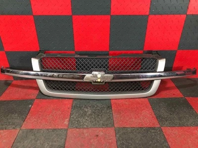 Chevrolet Silverado 2500 2003-2004 conjunto de parrilla delantera cromada OEM #15182295 Foto 1 de 4