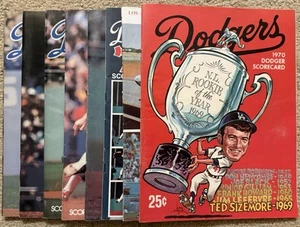 Lote de 8 revistas del programa Scorecard de los Dodgers de Los Ángeles de la década de 1970 70, 74, 76, 77, 78 - Imagen 1 de 9