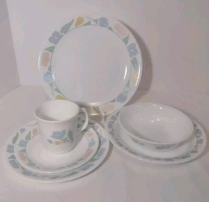 Corelle Freundschaft 6 Stück Gedeck Blumen Teller Schüsseln Tasse EUC - Bild 1 von 6