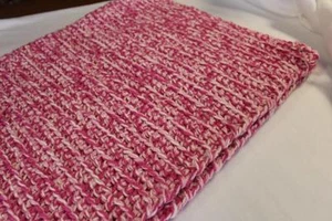 Grobe rosa gehäkelte Babydecke Kinderwagen Autositz - Bild 1 von 5