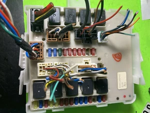 2004-10 TITAN ARMADA PATHFINDER QUEST EXTERRA IPDM BCM BODY MODULE FUSE BOX OEM - Picture 1 of 6
