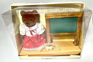 1987 TEDDY BEAR STORY by Applause “Miss Bearsly With Blackboard #19147 - Picture 1 of 6