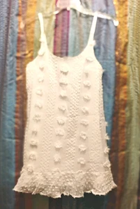 In the Clouds Gr. Medium ärmelloses Minikleid mit Volantsaum gefüttert Neu mit Etikett - Bild 1 von 10