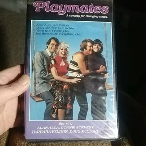 Playmates-VHS-Alan Alda Connie Stevens 1972 Comedy-Vidmark-clamshell - Photo 1 sur 5