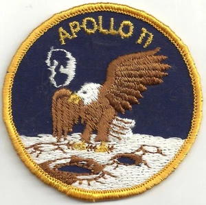 Parche original del Apolo 11 1969 ~ El águila ha aterrizado en la Luna y la Tierra en segundo plano - Imagen 1 de 2
