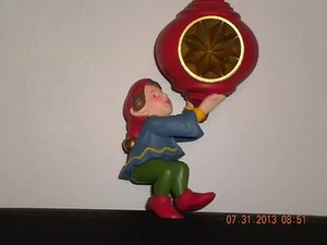 AVON Vintage Ornament...............WEIHNACHTSMANN HELFER - Bild 1 von 4