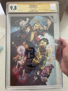 INVINCIBLE #8 2022 SDCC Ryan Ottley CGC 9.8 Signed by Robert Kirkman SPOT FOIL - Picture 1 of 2