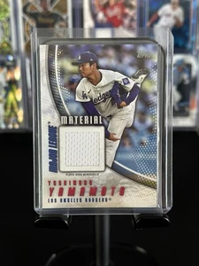 2025 Topps Serie 1 Yoshinobu Yamamoto Major League Materiale #MLM-YY LA Dodgers  - Foto 1 di 2