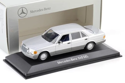 1:43 Minichamps Mercedes 560 SEL W126 Limousine Argento/ Blu Interno DEALER VER - Immagine 1 di 3