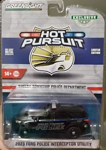 Greenlight Maßstab 1:64 Shelby Township, Michigan Police 2023 Ford PI Utility - Bild 1 von 2