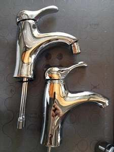 coppia miscelatori lavabo e bidet completa di piletta di scarico e flessibili. - Foto 1 di 3