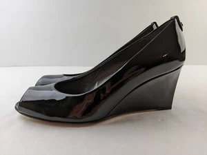 NEU Stuart Weitzman Damen 10 M schwarz Lackleder hoher Keilabsatz zehenfrei - Bild 1 von 16
