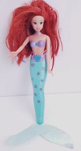 Kleine Meerjungfrau Ariel Barbie Puppe Disney Prinzessin lila Haarstreifen 2007 - Bild 1 von 5