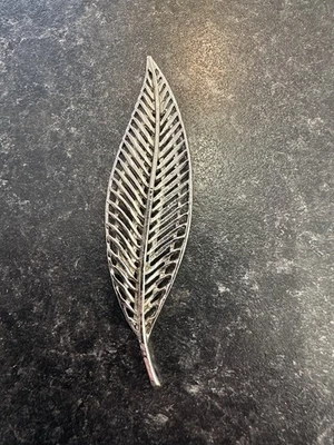 Signed HOLLYWOOD Silver Tone Feather Brooch Pin Openwork 7cm - Image 1 of 4