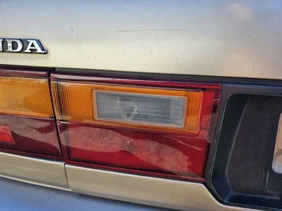 Luz trasera montada en el maletero Honda Accord 1988-1989 (sedán)  Foto 1 de 4