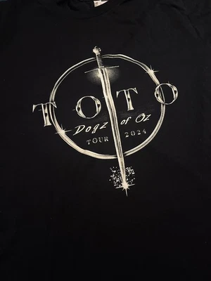 Camiseta Toto Dogz Of Oz 2024 Gira Oficial Camiseta 2XL Banda de Música Rock Mercancía de Concierto Foto 1 de 4