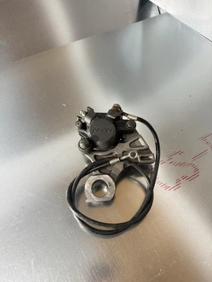 Pinza de freno trasera Yamaha YZF R6 R6R 2006-2007 y línea ABS fabricante de equipos originales Foto 1 de 4