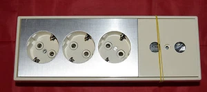 Jung LS990  SCHUKO 3fach Steckdose+Antennenabd. mit Rahmen +UP-Dose cremeweiß(KA - Bild 1 von 2