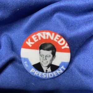 KENNEDY FOR PRESIDENT Pinback Political Campaign Button/Pin 1.25" DIAMETER - Picture 1 of 3