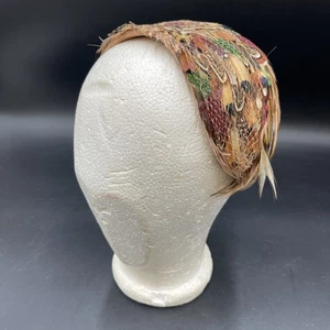 Cappello donna anni 20-30 in piuma di fagiano stile cloche a rete marrone rosso marrone - Foto 1 di 6