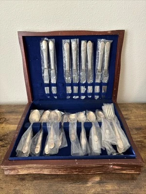 Cubiertos WM Rogers con caja 41 piezas juego parcial en plástico con certificado de garantía Foto 1 de 4