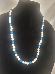 Collana Perline Blu e Bianco - Foto 1 di 4