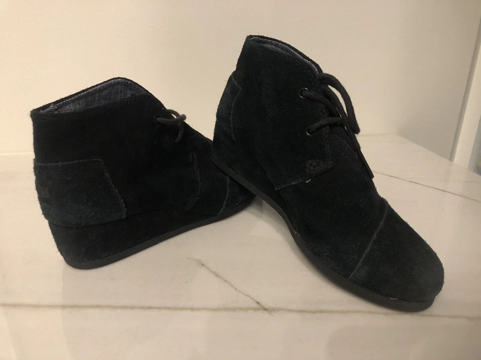 Botines TOMS Youth Kala de gamuza negros talla 3. Foto 1 de 1