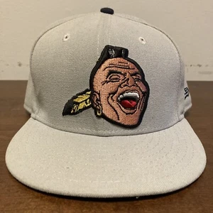 Cappello Atlanta Braves Chief Noc-A-Homa New Era aderente 7 3/8 grigio raro vietato - Foto 1 di 10