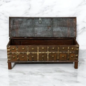 Vintage Teak Kommode - 90 Jahre alter Couchtisch aus Holz mit Metalldetails - Bild 1 von 5