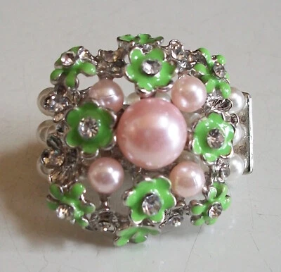 女士粉色和绿色人造珍珠花朵弹力带时尚正装休闲戒指 — 第 1/4 张图片