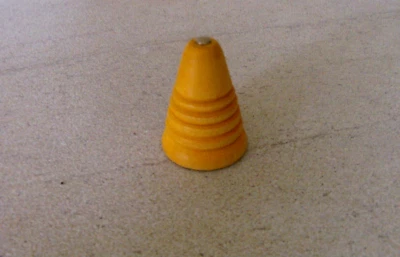 Holzkreisel, Peitschenkreisel, gelb - Bild 1 von 3