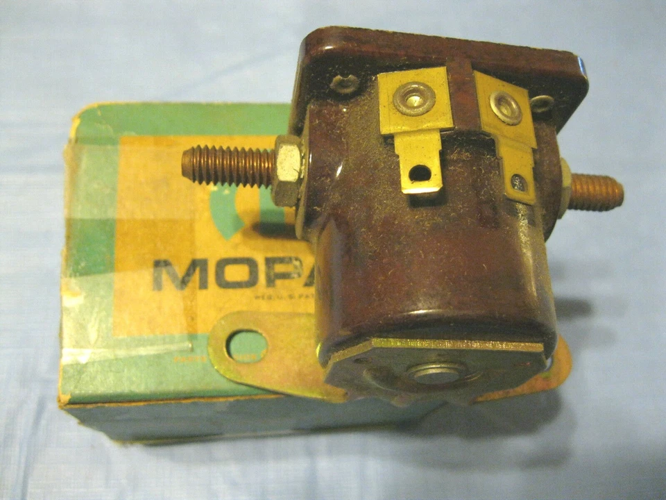 Nuevo de Lote Antiguo Mopar 1961 Dodge Dart y modelos Plymouth solenoide de arranque, en caja Foto 1 de 1