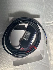 ONE ORIGINAL KEYENCE FS-V31P FSV31P NEW IN BOX - Picture 1 of 5