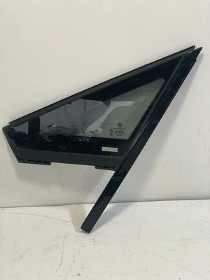 Ventana triangular delantera izquierda bmw i8 i12 7372180 2015 Foto 1 de 4