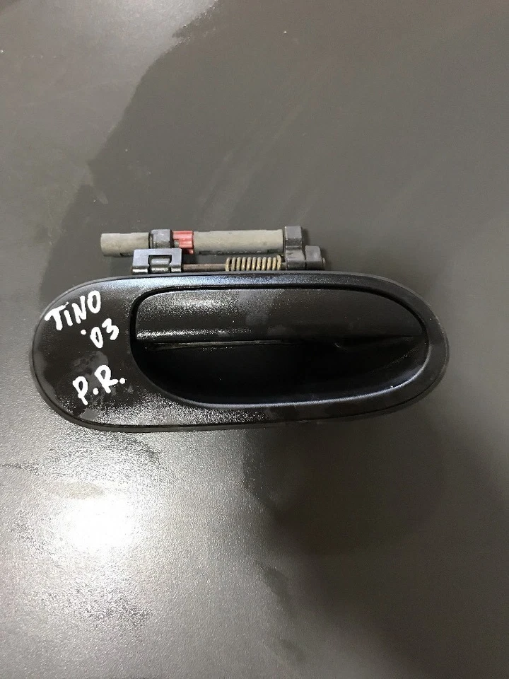 Nissan Almera Tino 2002-2007 año Rhd puerta delantera derecha exterior manija puerta negro Foto 1 de 4