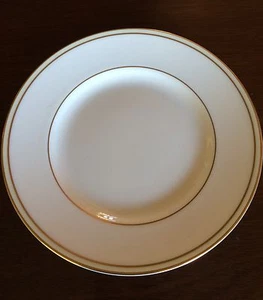 Vera Wang Wedgwood Pattern Champagne Duchesse Bread & Butter Plate - Picture 1 of 3