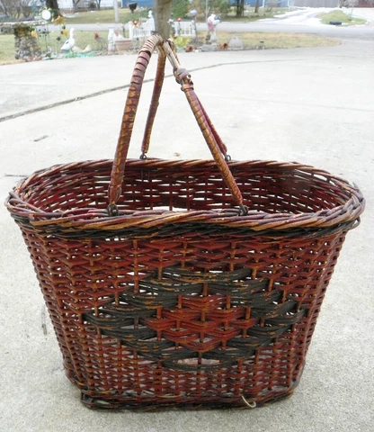 ANTIQUE VINTAGE PAINTED BAMBOO WICKER RATTAN BASKET W/ HANDLES MAGAZINES SEWING Cover