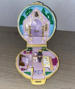 1989 Blue Bird Polly Pocket Clam Shell Wedding Chapel with 3 Figures/Bride/Groom - Picture 1 of 8