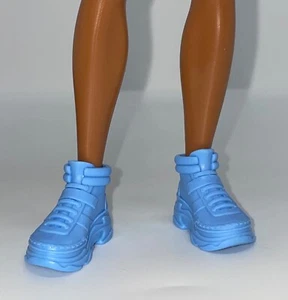 Barbie Made to Move Signature Looks 18 Ken Doll Outfit Shoes Light Blue Sneakers - Imagen 1 de 5